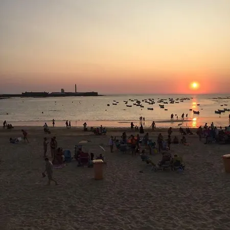 Balneario Playa Caleta * 加的斯